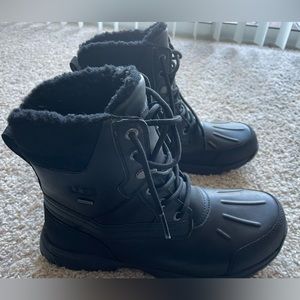 UGG Mens Felton Black Boot w/Vibram Sole 10